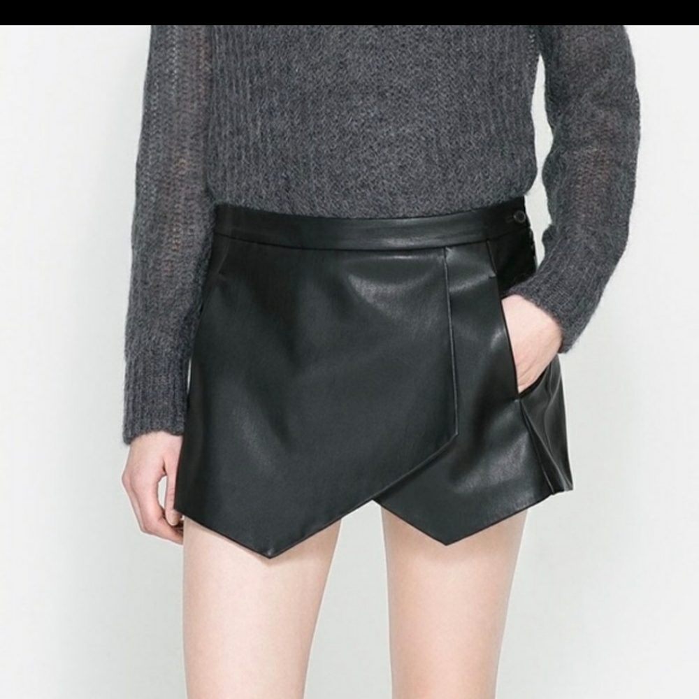 Zara faux leather shorts xs
